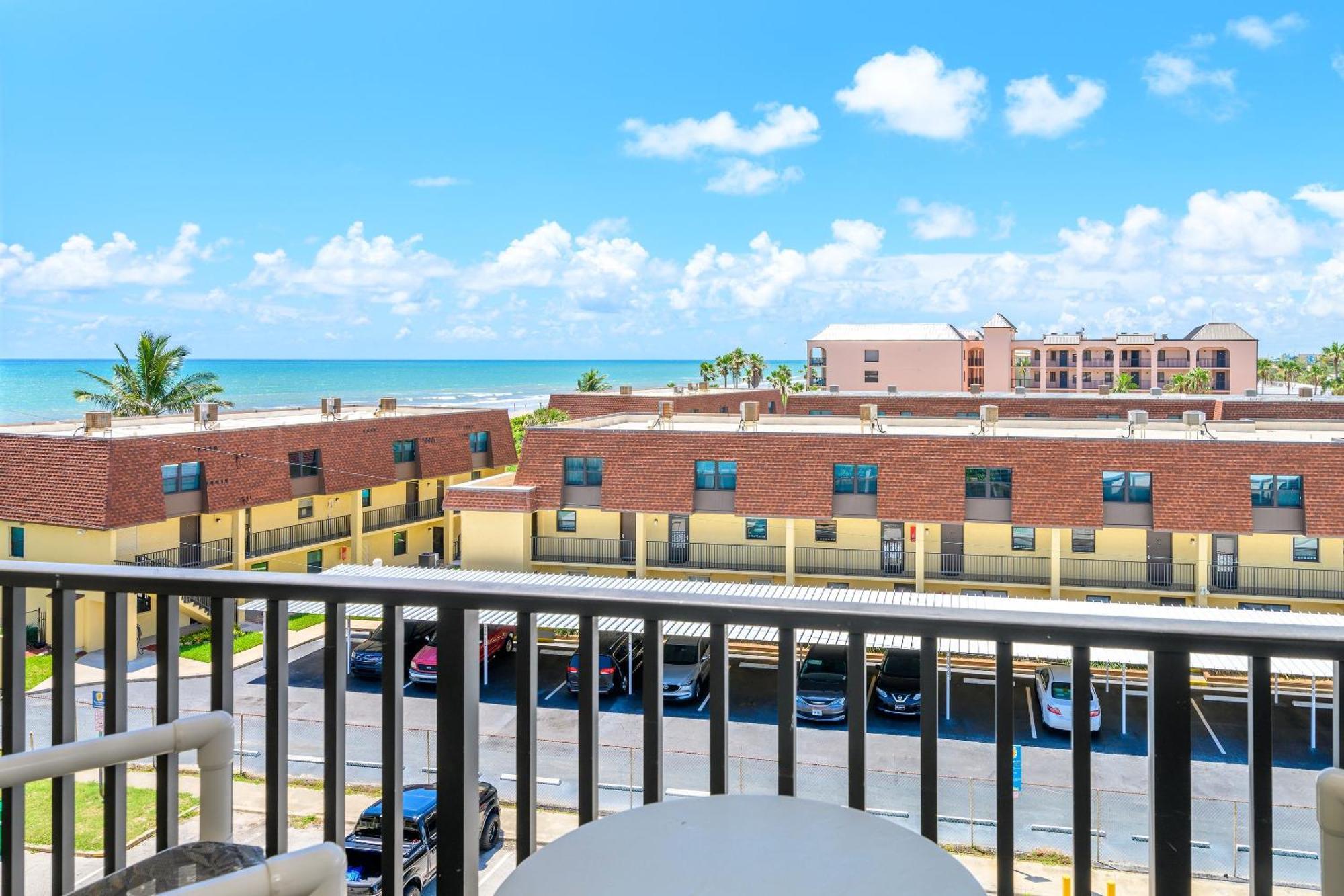 Chateau By The Sea Cocoa Beach Exterior photo